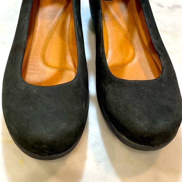 Clarks black closed toed shoes size 10 - Picture 4 of 10